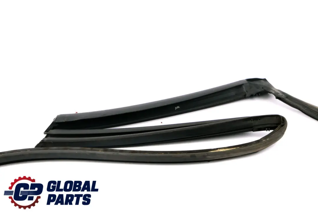 Binario Finestra Posteriore Cappotta per BMW E88 con numero di parte 7174800 BMW E88 Binario Finestra Posteriore Cappotta - SKU 7174800 - Numero di parte 7174800