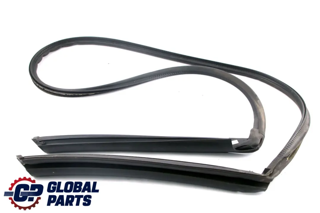 Guia de la Ventana Junta Trasera Capota Plegable para BMW E88 con número de pieza 7174800 BMW E88 Guia de la Ventana Junta Trasera Capota Plegable - SKU 7174800 - Número de pieza 7174800