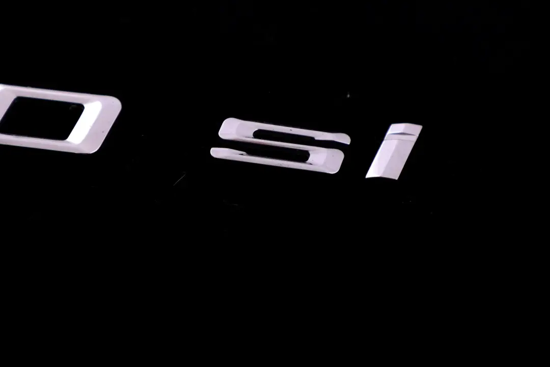 bagagliaio posteriore Emblema aderente Badge Lettering 320si per BMW E90 E90N con numero di parte 7174877 BMW E90 E90N bagagliaio posteriore Emblema aderente Badge Lettering 320si - SKU 7174877 - Numero di parte 7174877