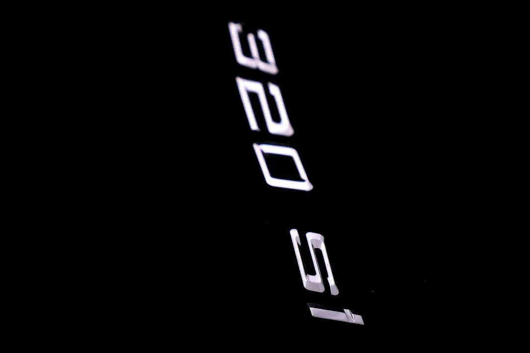 Trasero Boot Trunk Lid Adherido Emblema Badge Lettering 320si para BMW E90 E90N con número de pieza 7174877 BMW E90 E90N Trasero Boot Trunk Lid Adherido Emblema Badge Lettering 320si - SKU 7174877 - Número de pieza 7174877