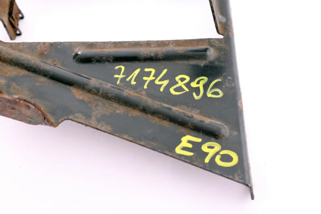 Uchwyt Pojemnika Z Węglem Aktywnym do BMW 3 E90 o numerze 7174896 BMW 3 E90 Uchwyt Pojemnika Z Węglem Aktywnym - SKU 7174896 - Numer Części 7174896