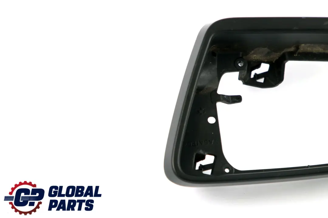 Bandeja Izquierda Anillo Espejo Exterior Negro para BMW E60 E61 E63 E64 con número de pieza 7174965 BMW E60 E61 E63 E64 Bandeja Izquierda Anillo Espejo Exterior Negro - SKU 7174965 - Número de pieza 7174965