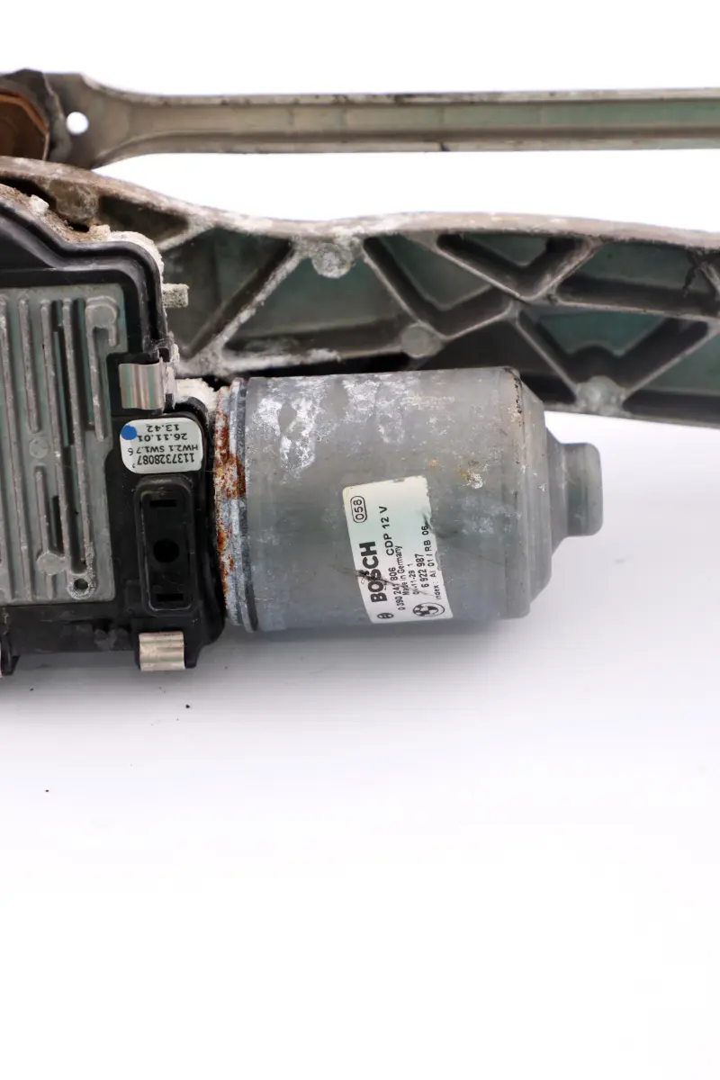 BMW E65 E66 E67 Front Wiper Linkage And Motor - SKU 7174969 - Part number 7078207
