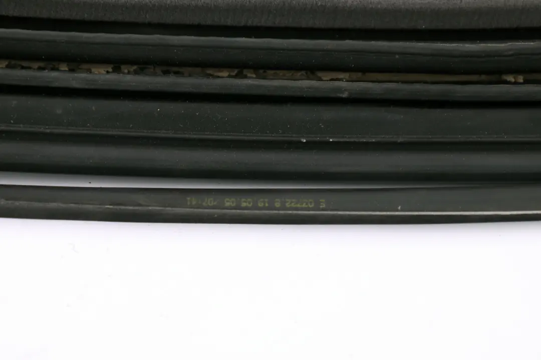 Abdichtung Windlauf A Säule SCHWARZ für BMW Mini Cooper E64 Cabrio mit Teilenummer 7175474 BMW Mini Cooper E64 Cabrio Abdichtung Windlauf A Säule SCHWARZ - SKU 7175474 - Teilenummer 7175474