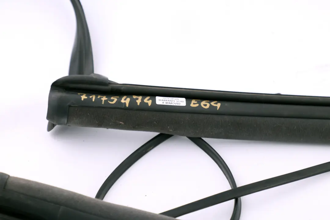 Abdichtung Windlauf A Säule SCHWARZ für BMW Mini Cooper E64 Cabrio mit Teilenummer 7175474 BMW Mini Cooper E64 Cabrio Abdichtung Windlauf A Säule SCHWARZ - SKU 7175474 - Teilenummer 7175474