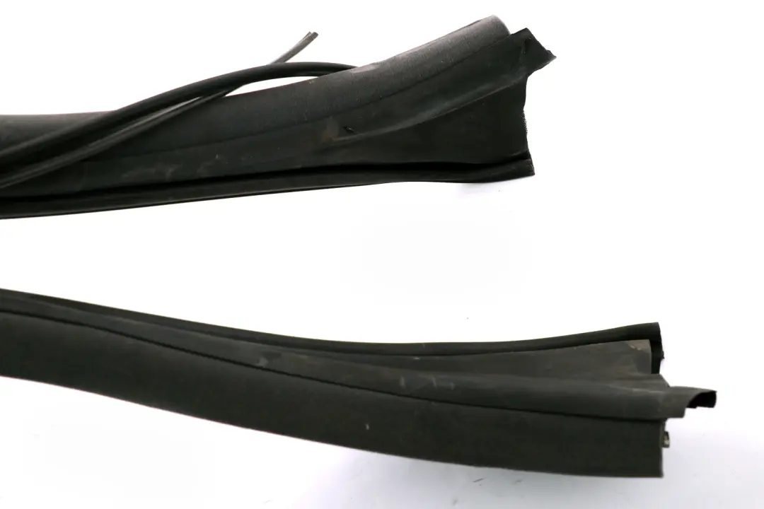 Abdichtung Windlauf A Säule SCHWARZ für BMW Mini Cooper E64 Cabrio mit Teilenummer 7175474 BMW Mini Cooper E64 Cabrio Abdichtung Windlauf A Säule SCHWARZ - SKU 7175474 - Teilenummer 7175474