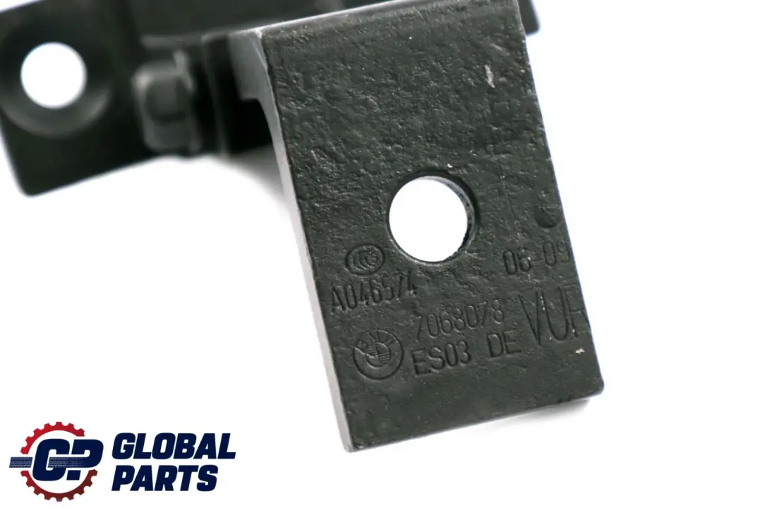 Front Right O/S Door Hinge Lower Black to BMW 5 X5 Series E60 E61 E70 with Part number 7068078 BMW 5 X5 Series E60 E61 E70 Front Right O/S Door Hinge Lower Black - SKU 7176850-BLK1 - Part number 7068078