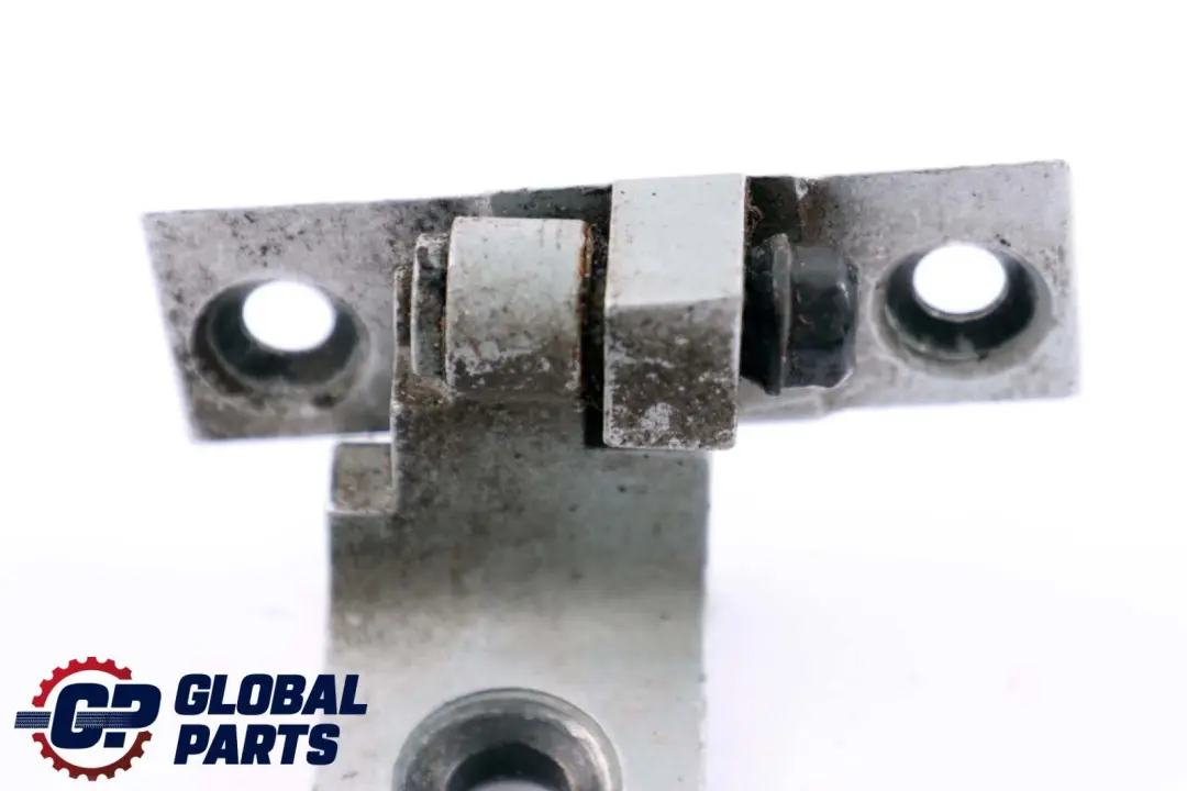 Cerniera porta anteriore destra inferiore Titansilber Argento - 354 per BMW E60 E61 con numero di parte 7068078 BMW E60 E61 Cerniera porta anteriore destra inferiore Titansilber Argento - 354 - SKU 7176850-TS - Numero di parte 7068078