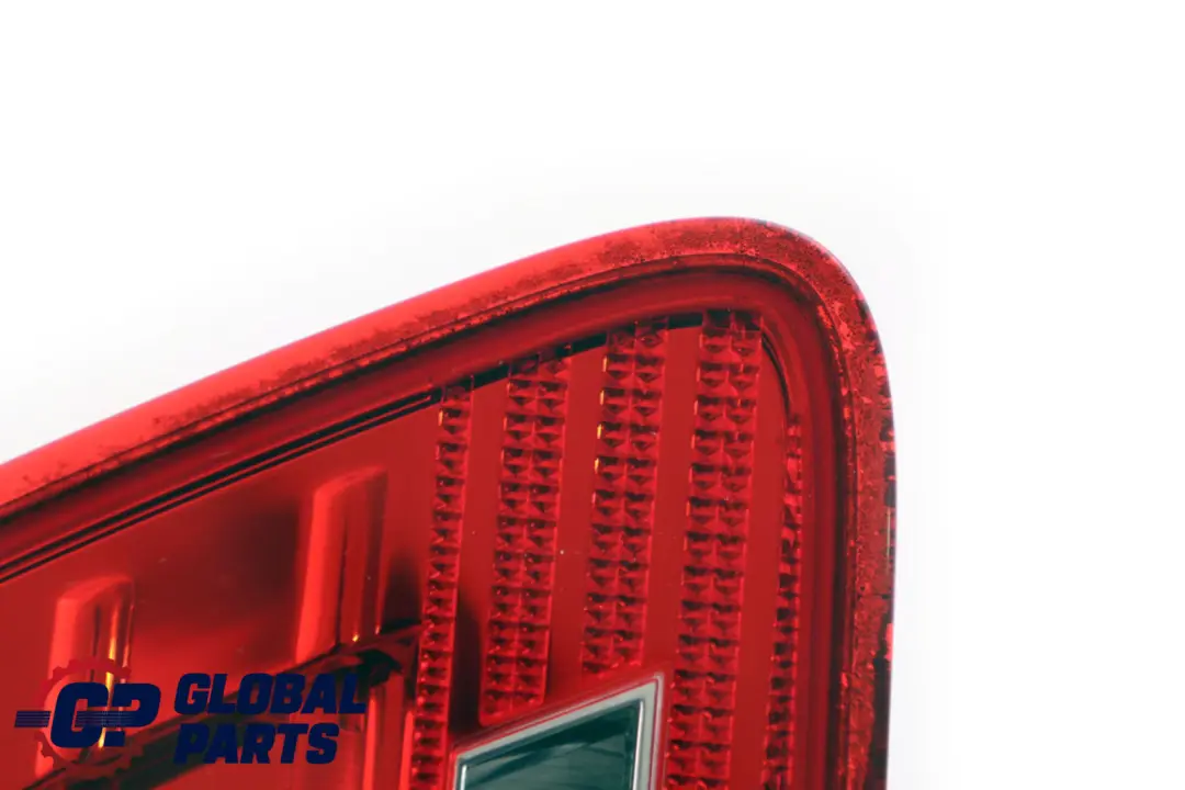 Fanale posteriore sinistro nel cofano del bagagliaio per BMW E61 LCI Touring con numero di parte 7177697 BMW E61 LCI Touring Fanale posteriore sinistro nel cofano del bagagliaio - SKU 7177697 - Numero di parte 7177697