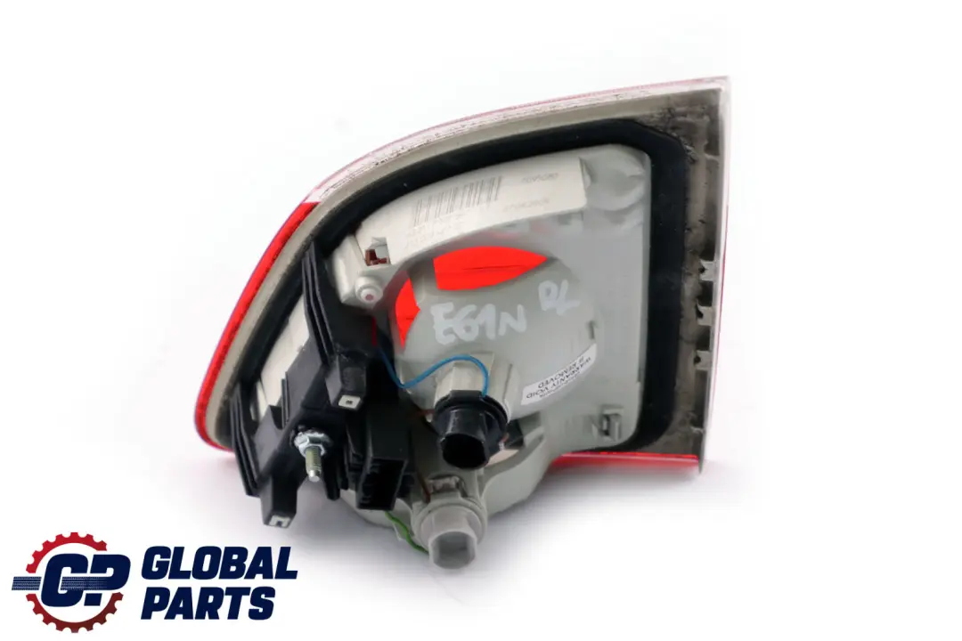 Fanale posteriore sinistro nel cofano del bagagliaio per BMW E61 LCI Touring con numero di parte 7177697 BMW E61 LCI Touring Fanale posteriore sinistro nel cofano del bagagliaio - SKU 7177697 - Numero di parte 7177697