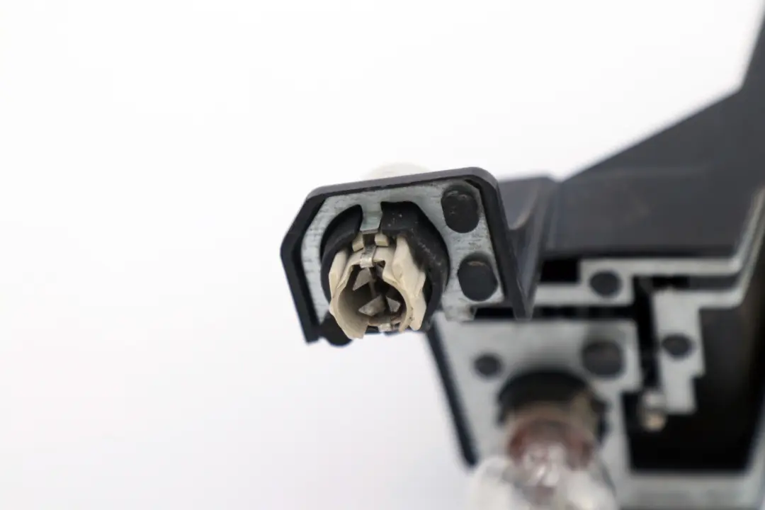 Light Bulb Left N/S Carrier For White Turn Indicator to BMW 5 Series E60 with Part number 7361881 BMW 5 Series E60 Light Bulb Left N/S Carrier For White Turn Indicator - SKU 7177701 - Part number 7361881