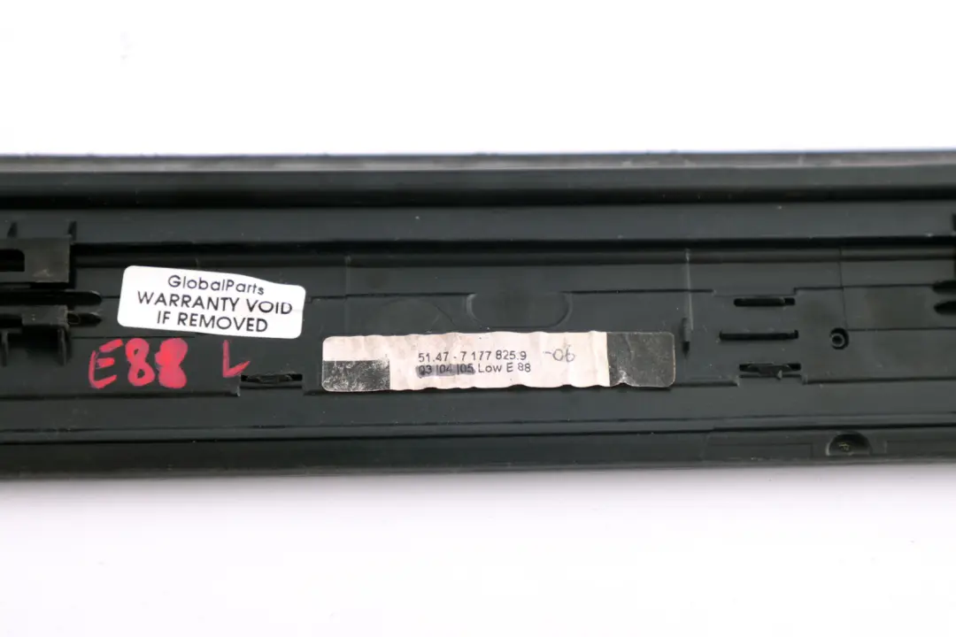 Striscia Di Copertura Ingresso Interno Nero Nero Sinistra per BMW E88 Cabrio con numero di parte 7177825 BMW E88 Cabrio Striscia Di Copertura Ingresso Interno Nero Nero Sinistra - SKU 7177825 - Numero di parte 7177825