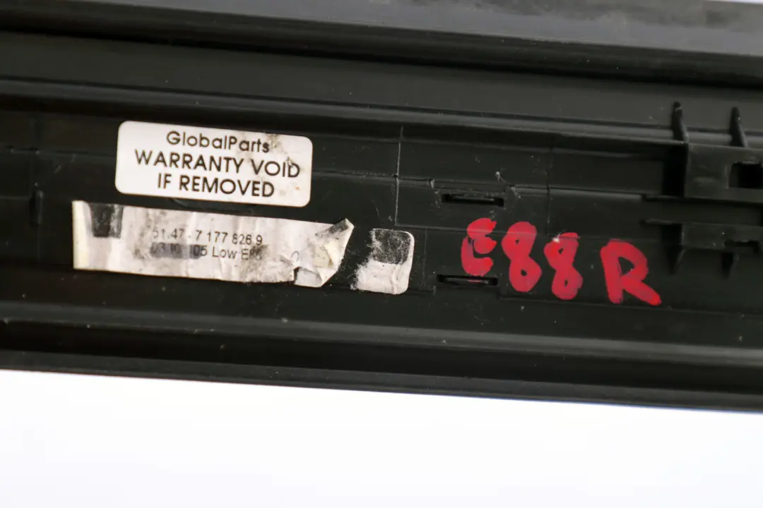 Tapa Tira Entrada Interior Negro Schwarz Derecha para BMW E88 Cabrio con número de pieza 7177826 BMW E88 Cabrio Tapa Tira Entrada Interior Negro Schwarz Derecha - SKU 7177826 - Número de pieza 7177826