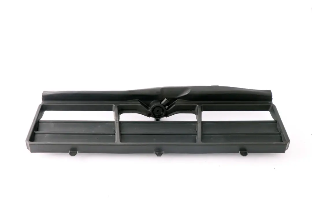 Coperchio controllo condotto aria inferiore anteriore per BMW E60 E61 LCI con numero di parte 7178119 BMW E60 E61 LCI Coperchio controllo condotto aria inferiore anteriore - SKU 7178119 - Numero di parte 7178119