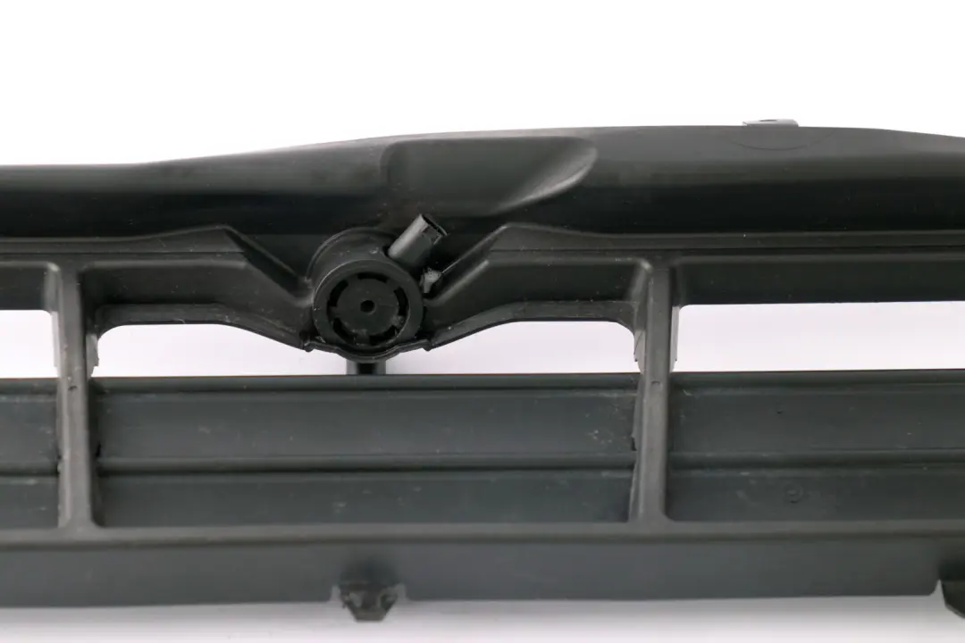 BMW E60 E61 LCI Couvercle de contrôle du volet d'air inférieur avant - SKU 7178119 - Numéro de pièce 7178119