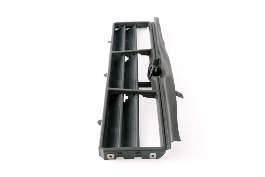 Couvercle de contrôle du volet d'air inférieur avant pour BMW E60 E61 LCI à propos du numéro de pièce 7178119 BMW E60 E61 LCI Couvercle de contrôle du volet d'air inférieur avant - SKU 7178119 - Numéro de pièce 7178119