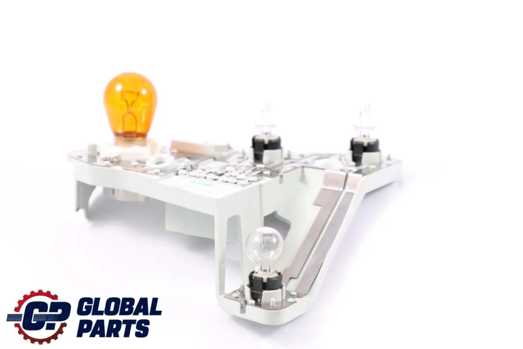 Support d'Ampoule pour Feu de Panneau Latéral Arrière Droit pour BMW E93 à propos du numéro de pièce 7178384 BMW E93 Support d'Ampoule pour Feu de Panneau Latéral Arrière Droit - SKU 7178384 - Numéro de pièce 7178384