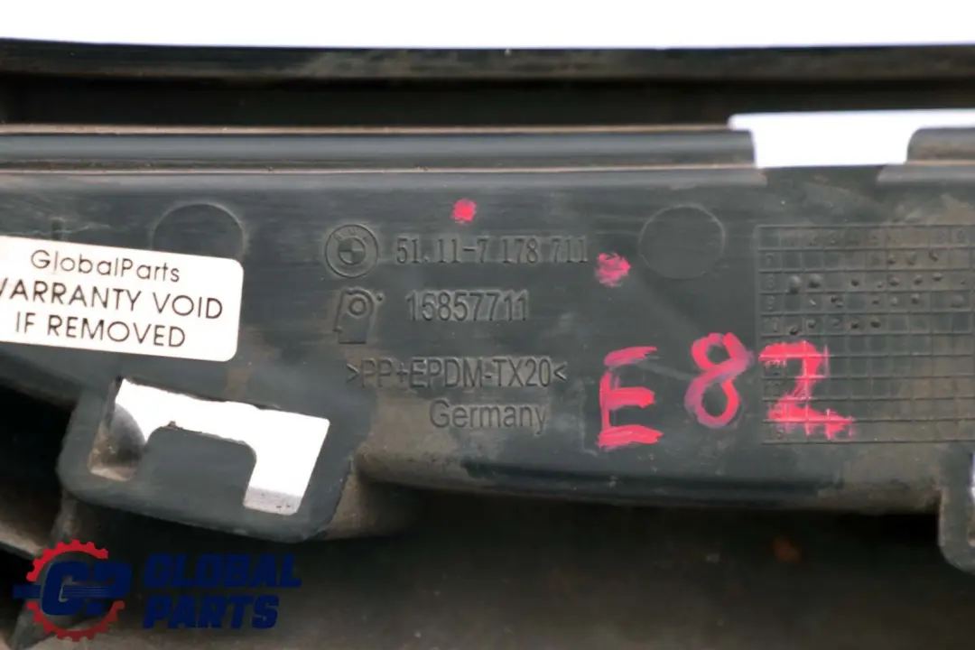 Kratka Dolna Osłona Zderzaka Lewy Przód do BMW E82 E88 o numerze 7178711 BMW E82 E88 Kratka Dolna Osłona Zderzaka Lewy Przód - SKU 7178711 - Numer Części 7178711