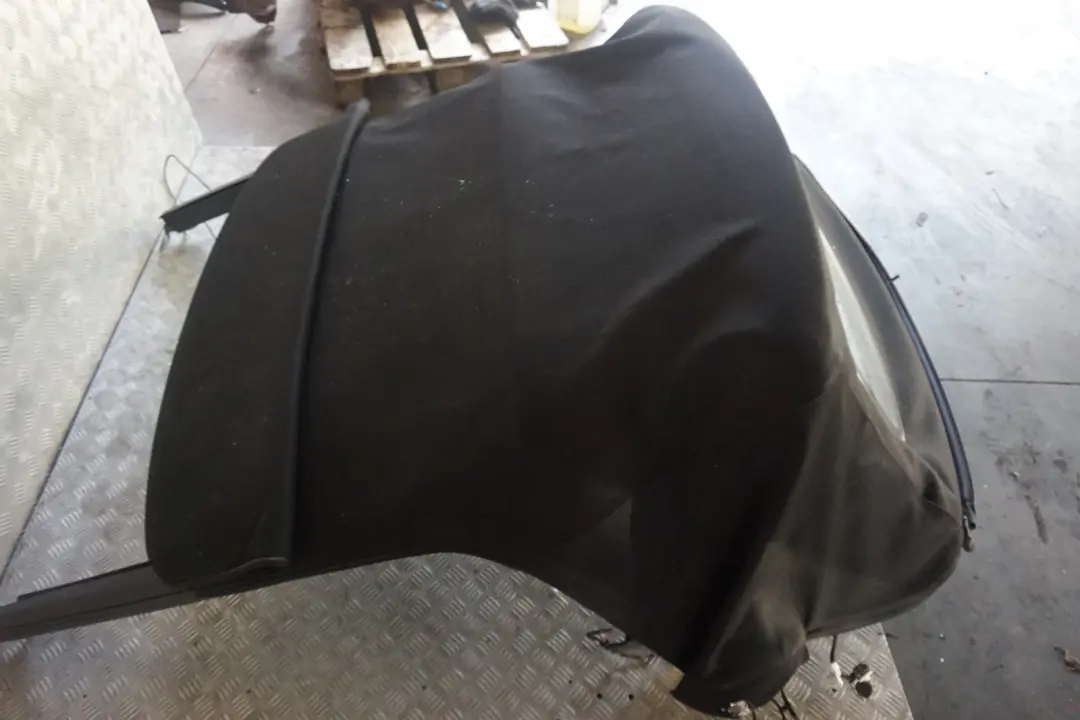 Roof Retractable Folding Top Hardtop to BMW Mini Cooper One R52 Cabrio Convertible with Part number 7180037 BMW Mini Cooper One R52 Cabrio Convertible Roof Retractable Folding Top Hardtop - SKU 7180037 - Part number 7180037