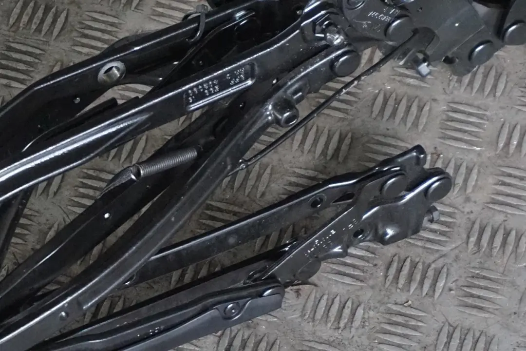 Folding Top Retractable Roof Frame Arm Hinge Mechanism to BMW 1 E88 Convertible with Part number 7180135 BMW 1 E88 Convertible Folding Top Retractable Roof Frame Arm Hinge Mechanism - SKU 7180135 - Part number 7180135