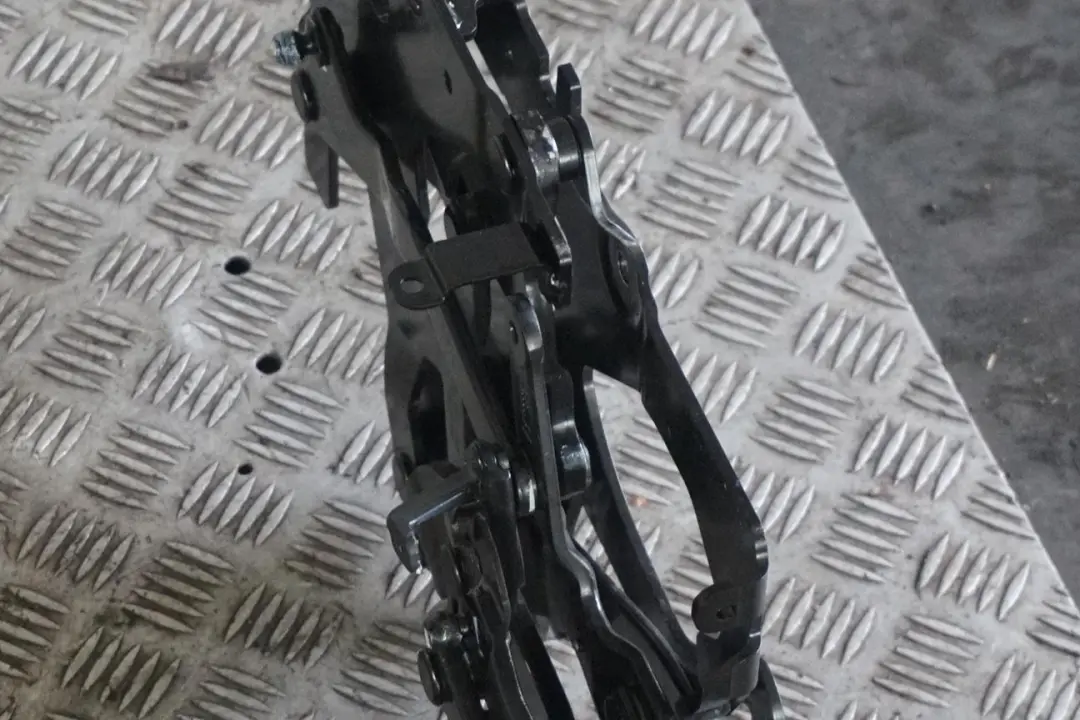 Folding Top Retractable Roof Frame Arm Hinge Mechanism to BMW 1 E88 Convertible with Part number 7180135 BMW 1 E88 Convertible Folding Top Retractable Roof Frame Arm Hinge Mechanism - SKU 7180135 - Part number 7180135