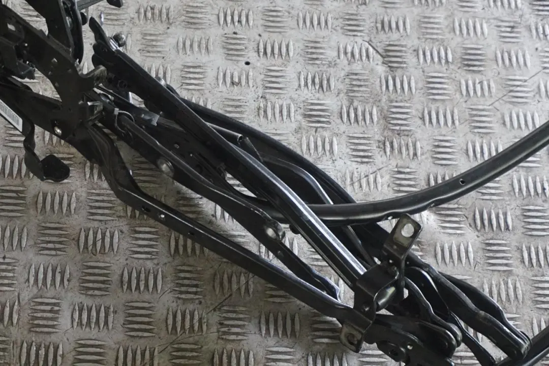 BMW 1 Serie E88 Toit de Cabriolet Capot Dachkassette Mecanisme - SKU 7180135 - Numéro de pièce 7180135