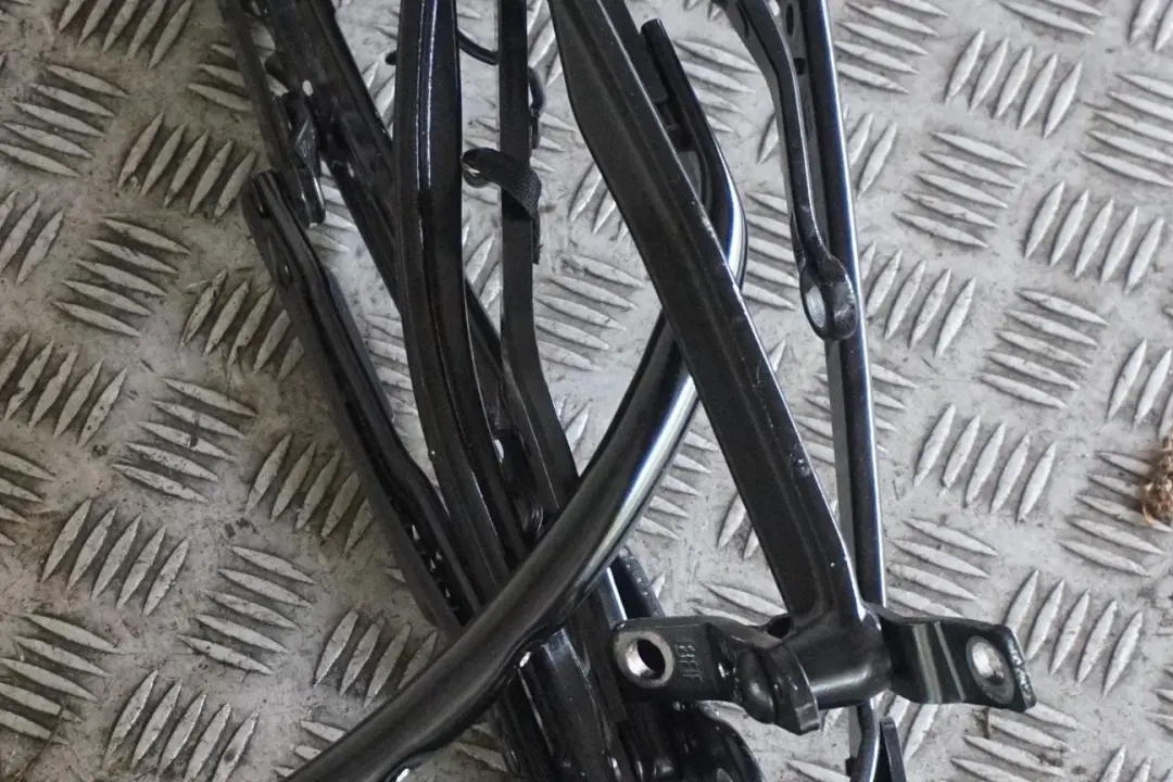 Reihe E88 Cabriodach Verdeck Dachkassette Mechanismus für BMW 1 mit Teilenummer 7180135 BMW 1 Reihe E88 Cabriodach Verdeck Dachkassette Mechanismus - SKU 7180135 - Teilenummer 7180135