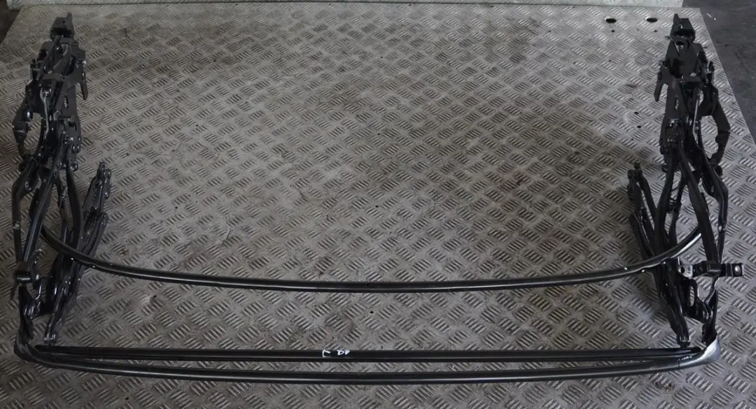 Reihe E88 Cabriodach Verdeck Dachkassette Mechanismus für BMW 1 mit Teilenummer 7180135 BMW 1 Reihe E88 Cabriodach Verdeck Dachkassette Mechanismus - SKU 7180135 - Teilenummer 7180135