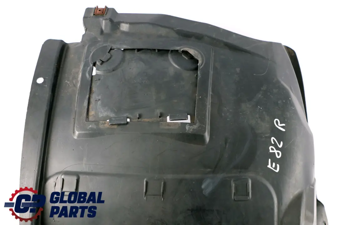 Ruota anteriore destra Arco inferiore Alloggiamento Trim Paraspruzzi per BMW 1 E82 con numero di parte 7180150 BMW 1 E82 Ruota anteriore destra Arco inferiore Alloggiamento Trim Paraspruzzi - SKU 7180150 - Numero di parte 7180150