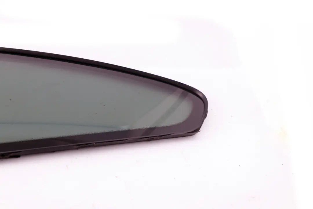 Vetro laterale porta posteriore sinistra Nero AS3 Nero Trim per BMW E92 con numero di parte 7180513 BMW E92 Vetro laterale porta posteriore sinistra Nero AS3 Nero Trim - SKU 7180513 - Numero di parte 7180513