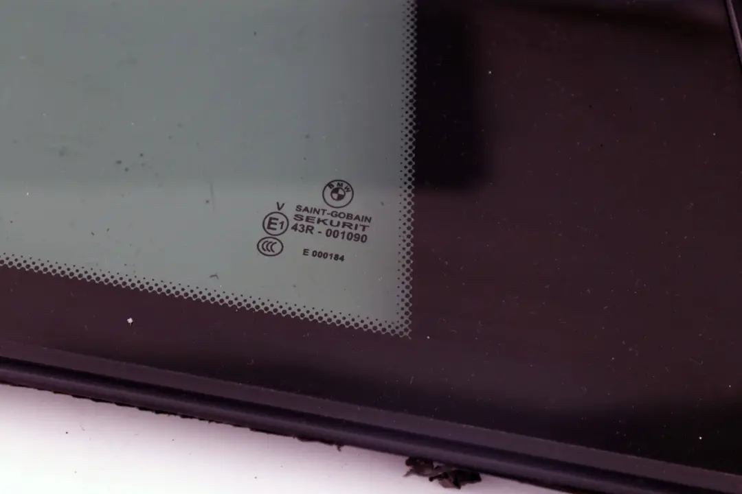 Vitre latérale porte arrière droite Noir AS3 Garniture noire pour BMW E92 à propos du numéro de pièce 7180514 BMW E92 Vitre latérale porte arrière droite Noir AS3 Garniture noire - SKU 7180514 - Numéro de pièce 7180514