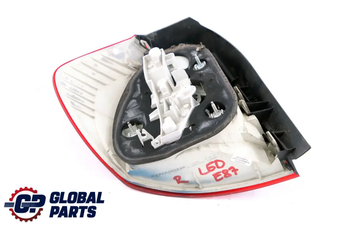 Prawa Lampa Tylna Prawy Tył do BMW E81 E87 LCI o numerze 7181298 BMW E81 E87 LCI Prawa Lampa Tylna Prawy Tył - SKU 7181298 - Numer Części 7181298