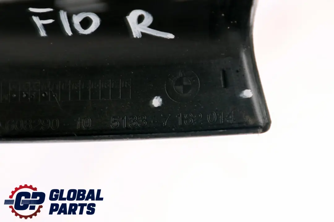 Copertura Specchio Anteriore Destro Interno Nero per BMW F10 F11 con numero di parte 7182014 BMW F10 F11 Copertura Specchio Anteriore Destro Interno Nero - SKU 7182014 - Numero di parte 7182014