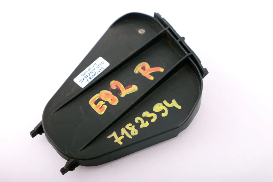 BMW E90 E92 E93 Dekiel Osłona Zaślepka Lampa Prawa - SKU 7182394 - Numer Części 7182394
