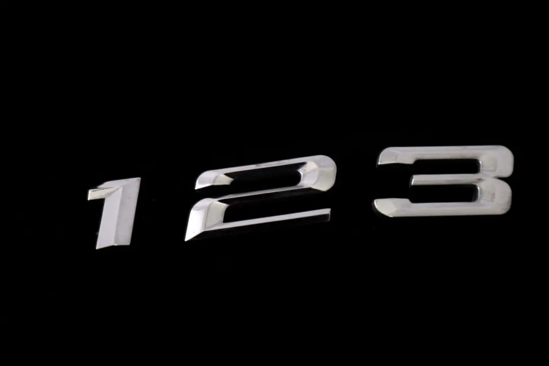 Heckklappe Emblem Abzeichen Schriftzug 123D für BMW E81 E87 LCI F20 F30 mit Teilenummer 7183157 BMW E81 E87 LCI F20 F30 Heckklappe Emblem Abzeichen Schriftzug 123D - SKU 7183157 - Teilenummer 7183157