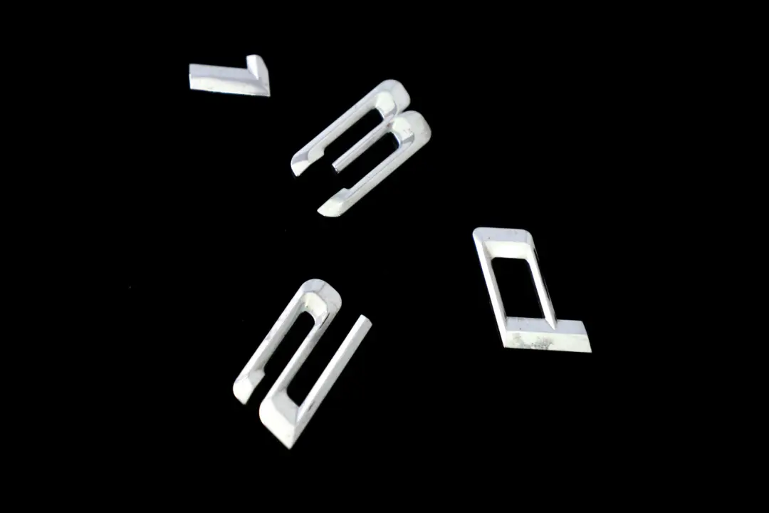 BMW 1 er E81 E87N F20 F30 Heckklappe Kofferraumdeckel Emblem Beschriftung 123 d - SKU 7183157 - Teilenummer 7183157
