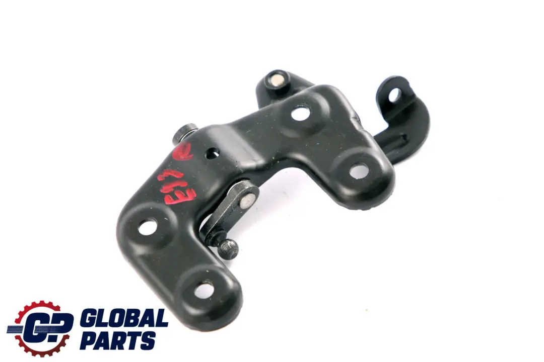 Chiusura Cappuccio Destra Capote Rigida per BMW E93 con numero di parte 7183318 BMW E93 Chiusura Cappuccio Destra Capote Rigida - SKU 7183318 - Numero di parte 7183318