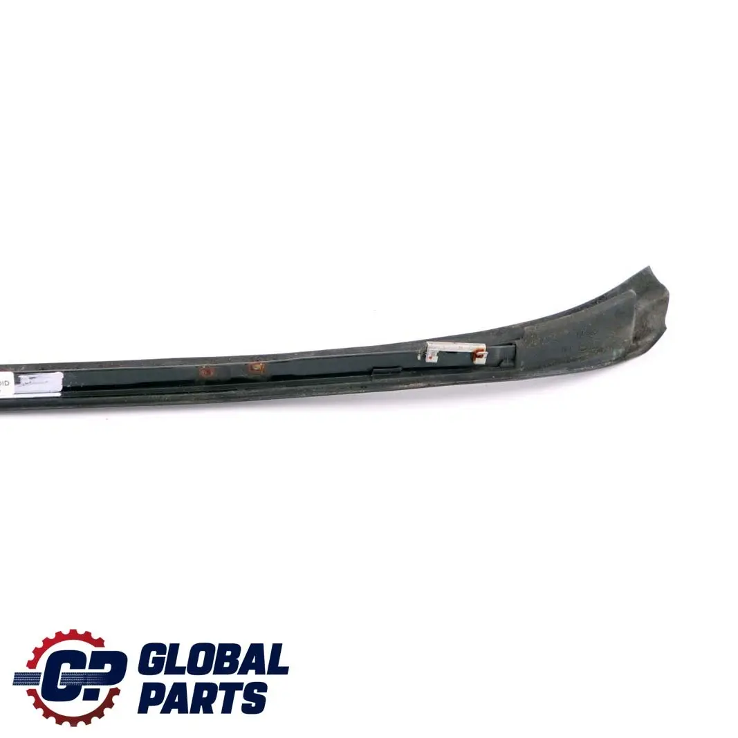 Striscia rivestimento parabrezza goccia anteriore sinistra per BMW E90 E91 con numero di parte 7184005 BMW E90 E91 Striscia rivestimento parabrezza goccia anteriore sinistra - SKU 7184005 - Numero di parte 7184005