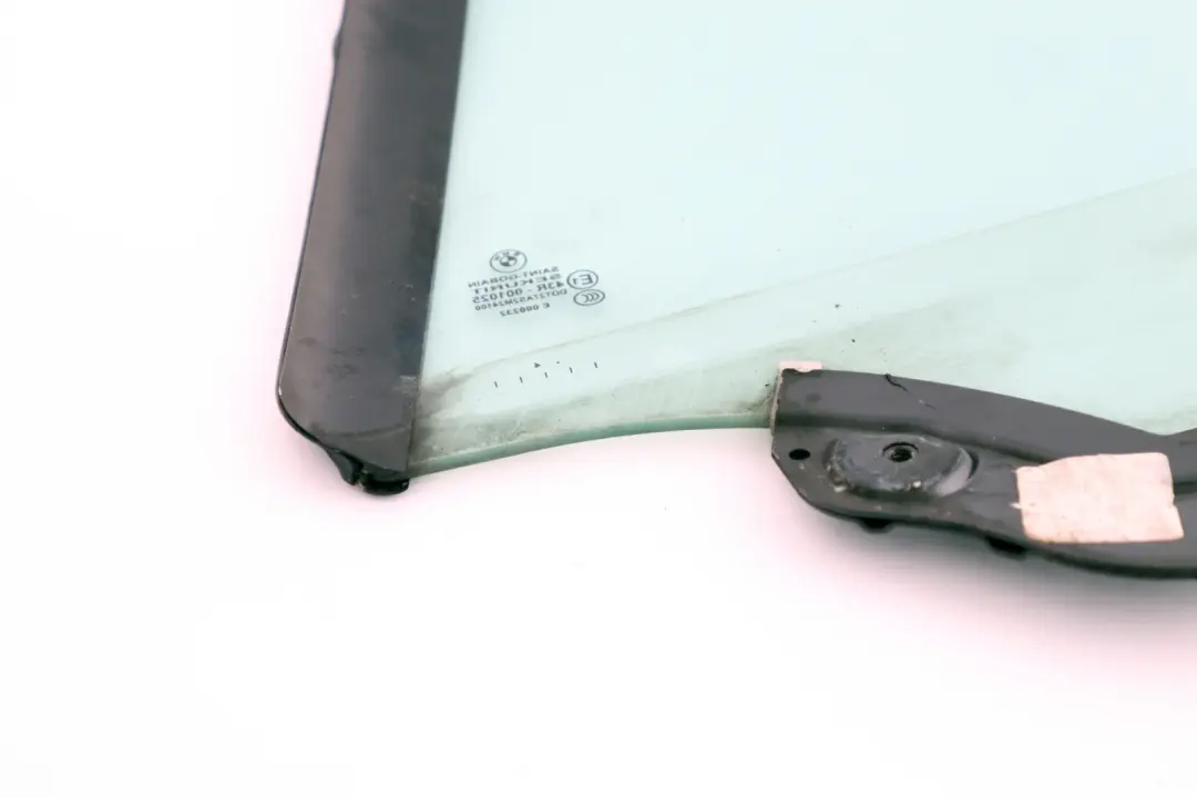 Vetro laterale verde posteriore destro AS2 per BMW E64 con numero di parte 7186644 BMW E64 Vetro laterale verde posteriore destro AS2 - SKU 7186644 - Numero di parte 7186644