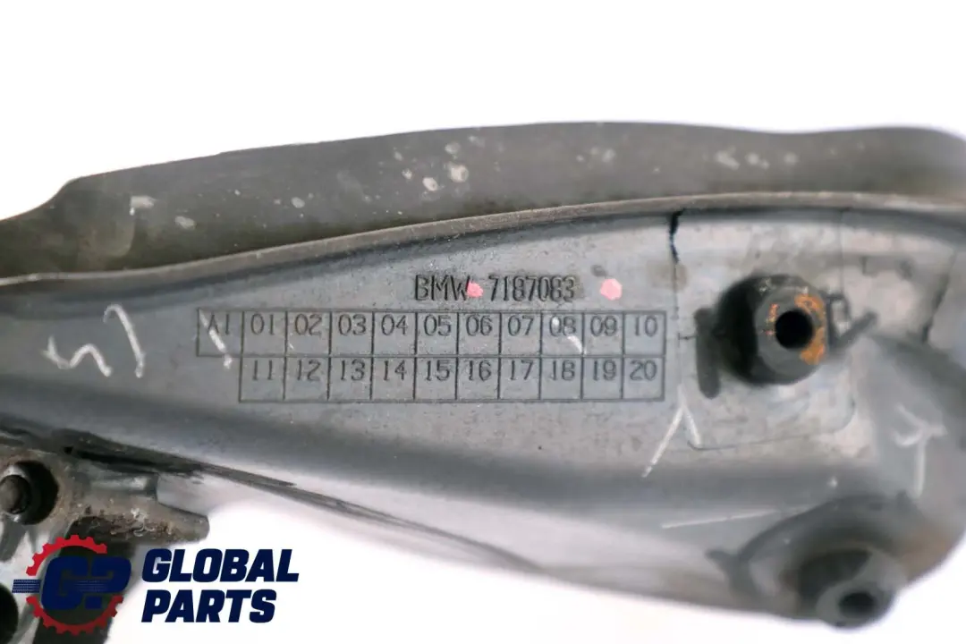 Uszczelka Listwa Zgarniająca Drzwi Lewa do BMW E93 o numerze 7187083 BMW E93 Uszczelka Listwa Zgarniająca Drzwi Lewa - SKU 7187083 - Numer Części 7187083