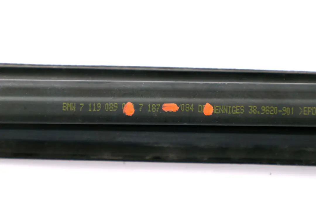 Schachtabdichtung Interieur Porte avant Droite pour BMW E93 à propos du numéro de pièce 7187084 BMW E93 Schachtabdichtung Interieur Porte avant Droite - SKU 7187084 - Numéro de pièce 7187084