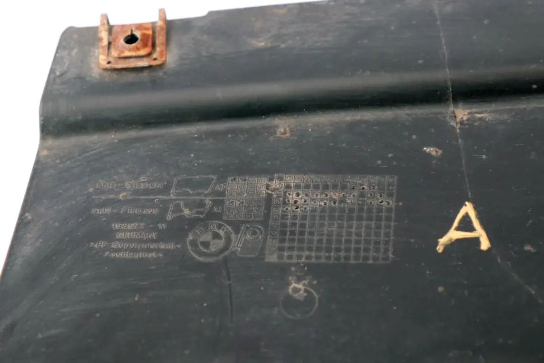 Copertura Gancio Traino Inferiore Posteriore Pannello per BMW E82 E88 con numero di parte 7188598 BMW E82 E88 Copertura Gancio Traino Inferiore Posteriore Pannello - SKU 7188598 - Numero di parte 7188598