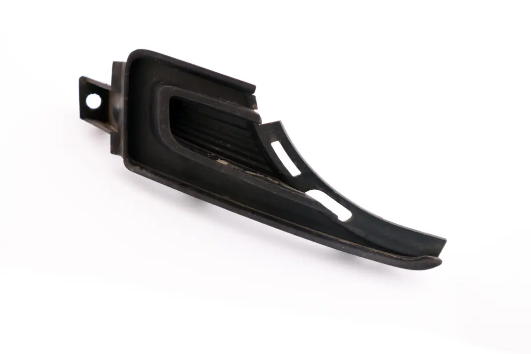 Pare Chocs Avant Grille Fermee Inferieure Droite pour Mini Cooper R55 R56 R57 à propos du numéro de pièce 7188606 Mini Cooper R55 R56 R57 Pare Chocs Avant Grille Fermee Inferieure Droite - SKU 7188606 - Numéro de pièce 7188606