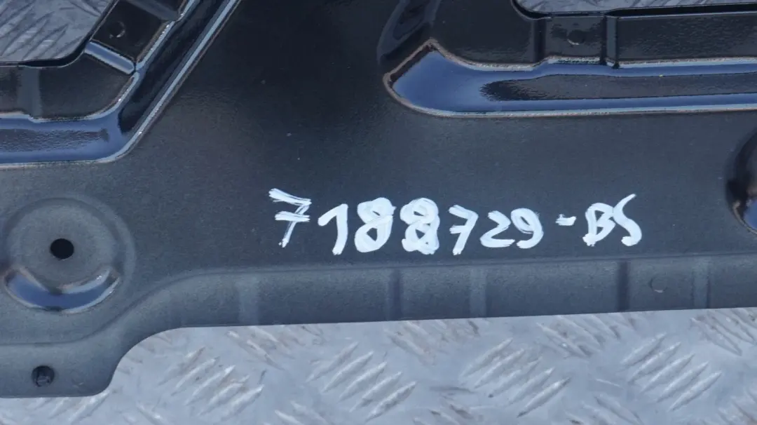 Pokrywa przykrycie osłona dachu black do BMW E88 o numerze 7188729 BMW E88 Pokrywa przykrycie osłona dachu black - SKU 7188729-BS - Numer Części 7188729