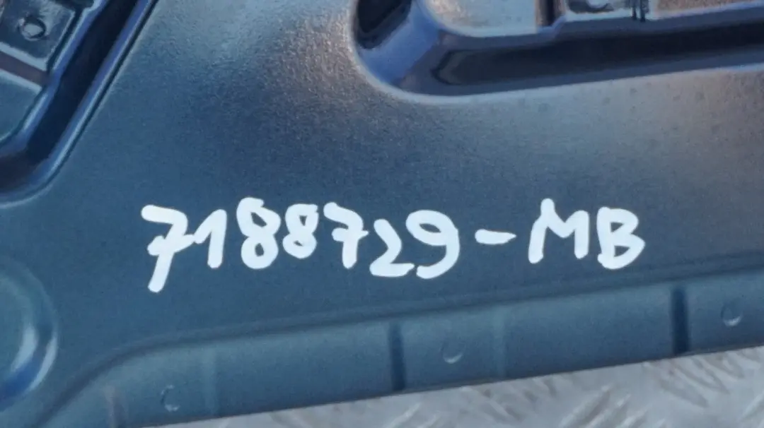 Pokrywa osłona przykrycie dachu do BMW E88 o numerze 7188729 BMW E88 Pokrywa osłona przykrycie dachu - SKU 7188729-MB - Numer Części 7188729