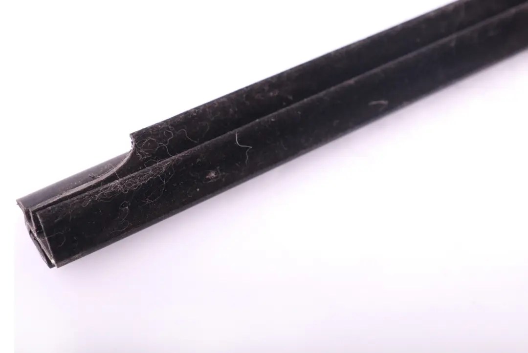 Schachtabdichtung Posteriore Interno Destro per Mini Cooper R57 Cabrio con numero di parte 7190614 Mini Cooper R57 Cabrio Schachtabdichtung Posteriore Interno Destro - SKU 7190614 - Numero di parte 7190614