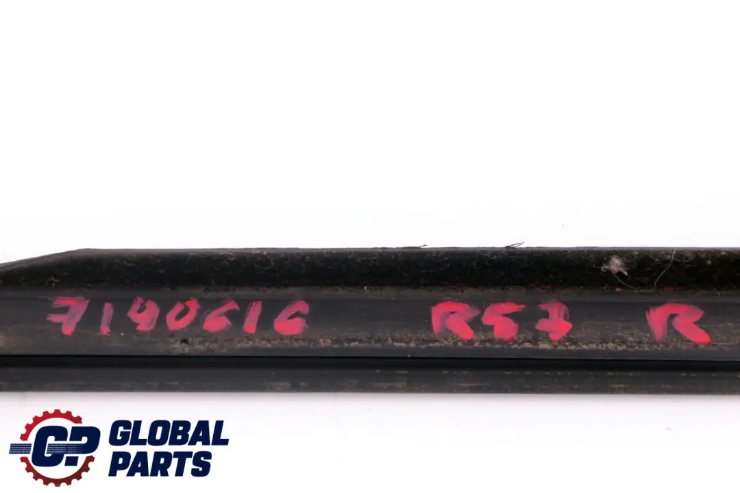 Chiusino Esterno Destra Cromo per Mini Cooper R57 Cabrio con numero di parte 7190616 Mini Cooper R57 Cabrio Chiusino Esterno Destra Cromo - SKU 7190616 - Numero di parte 7190616