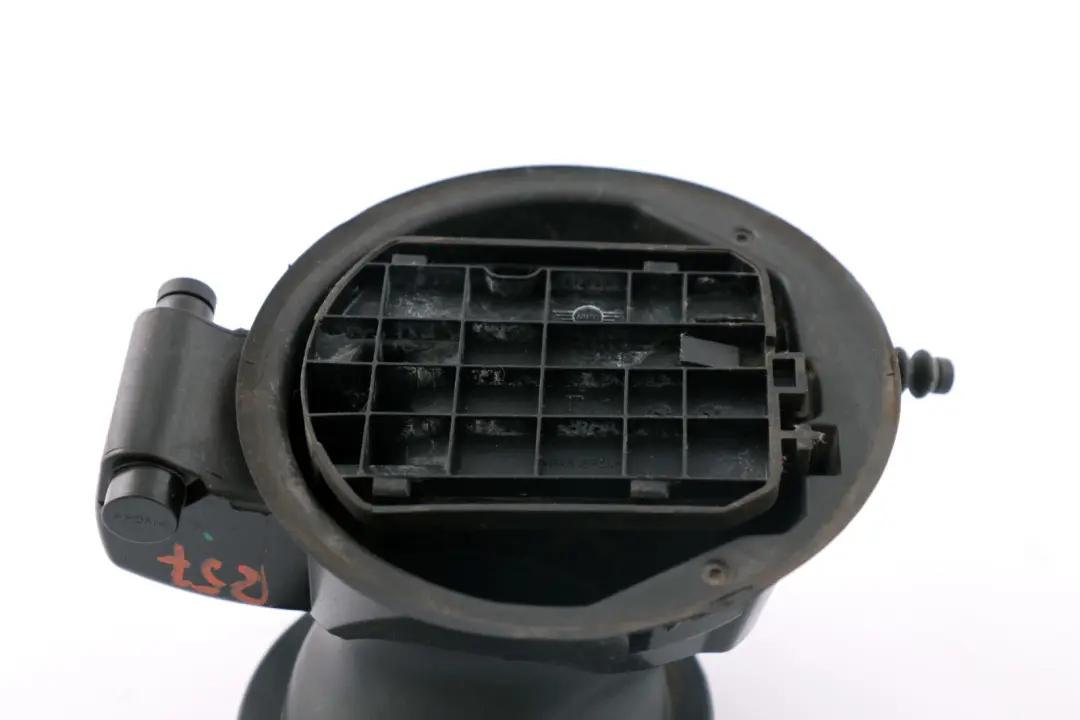 Carcasa De La tapa del deposito De combustible para Mini Cooper One R57 R58 con número de pieza 7190623 Mini Cooper One R57 R58 Carcasa De La tapa del deposito De combustible - SKU 7190623 - Número de pieza 7190623
