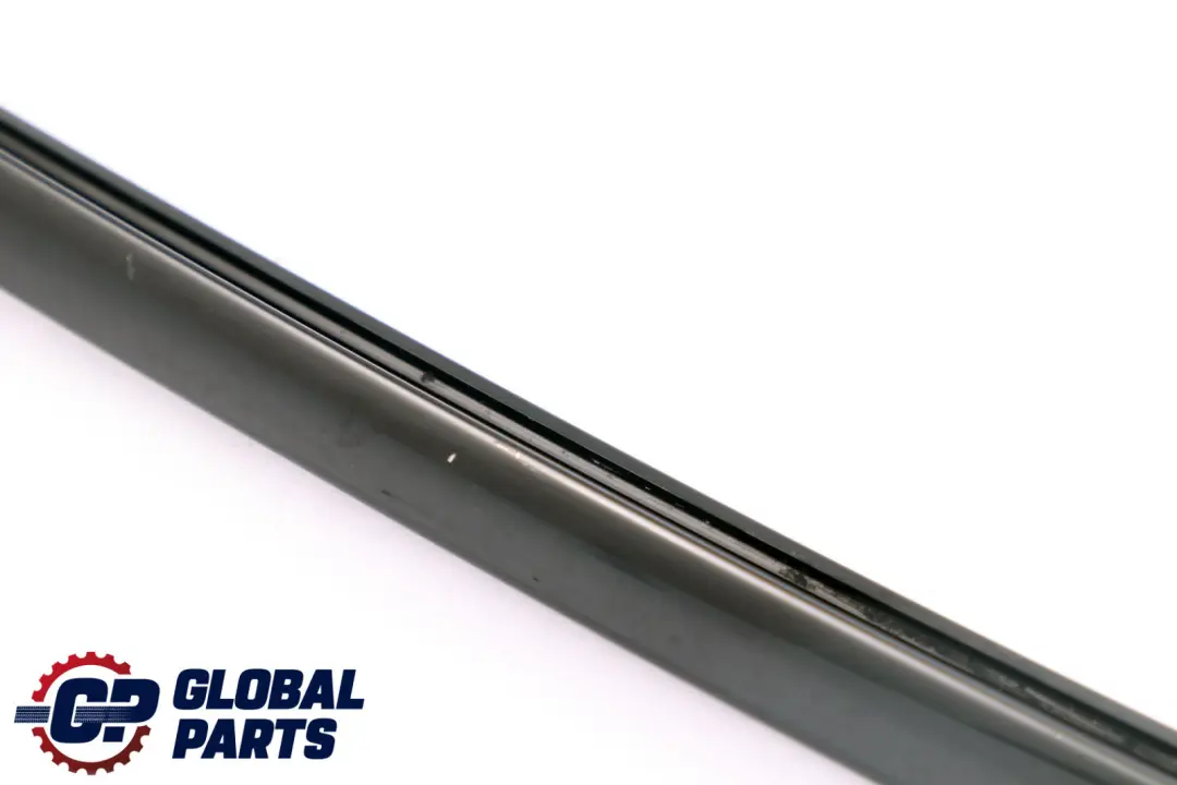 Copertura Colonna A Porta Nera Striscia Trim Pilastro Destro per BMW E88 con numero di parte 7190876 BMW E88 Copertura Colonna A Porta Nera Striscia Trim Pilastro Destro - SKU 7190876 - Numero di parte 7190876