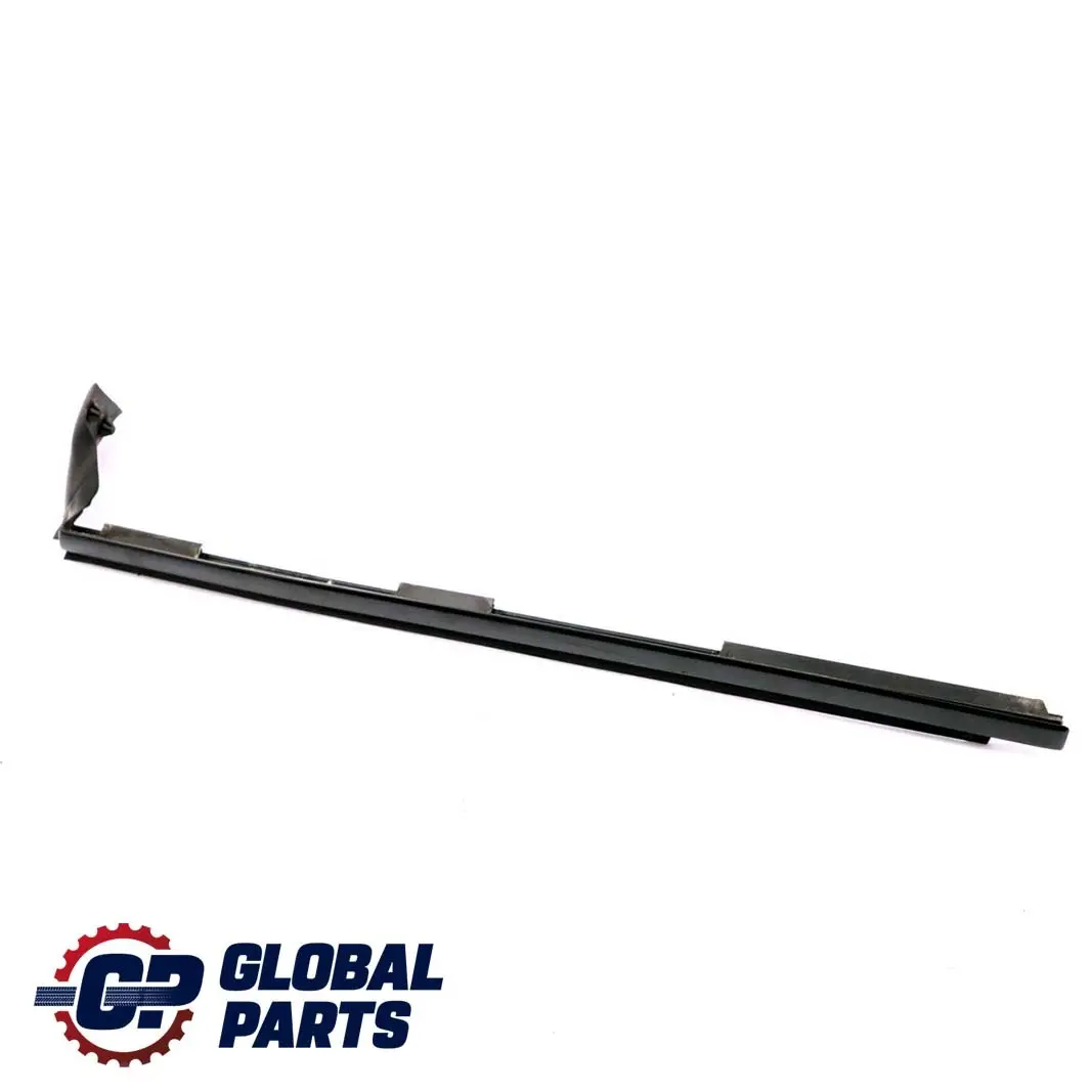 Guarnizione Striscia Sigillo Destro Lucido per BMW E88 con numero di parte 7190878 BMW E88 Guarnizione Striscia Sigillo Destro Lucido - SKU 7190878 - Numero di parte 7190878